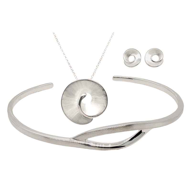 Sterling silver shell style pendant on chain £68 & earrings £38 bangle £130 