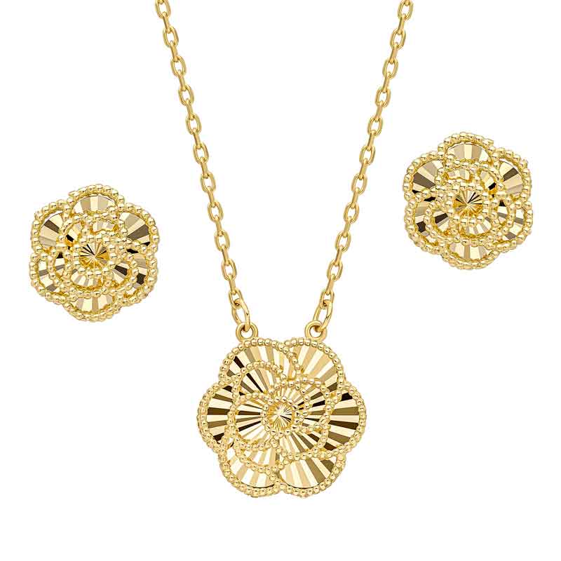 AA Thornton 9ct English rose pendant on  chain £410 and matching stud earrings £260