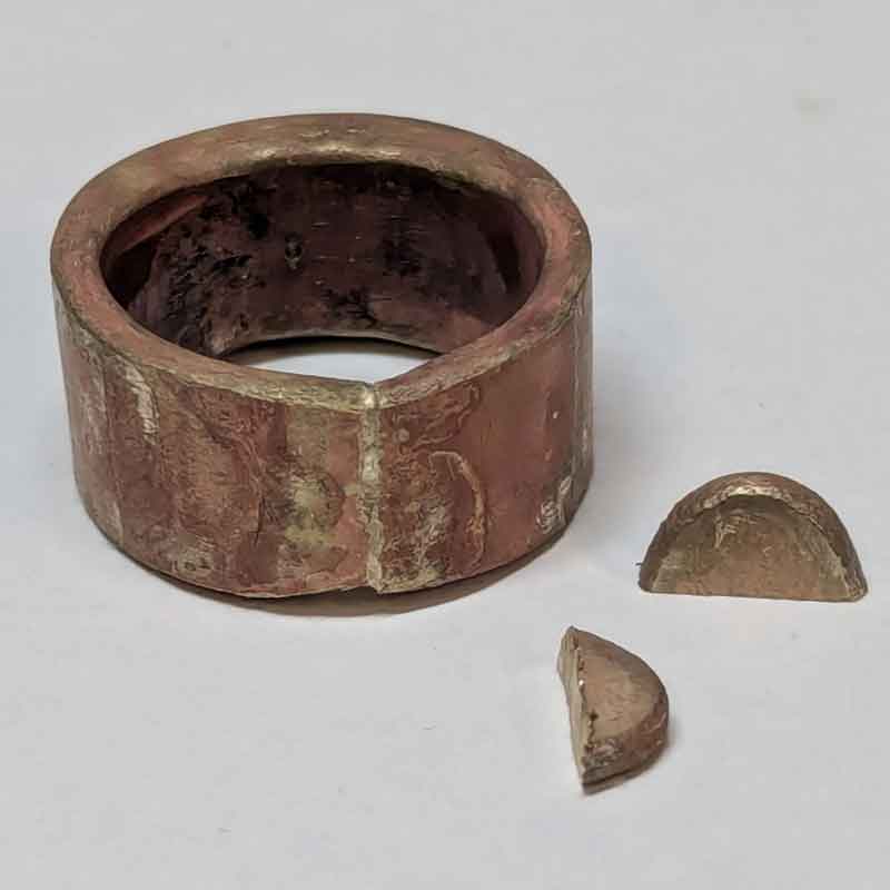 AA Thornton 9ct Initial ring shape