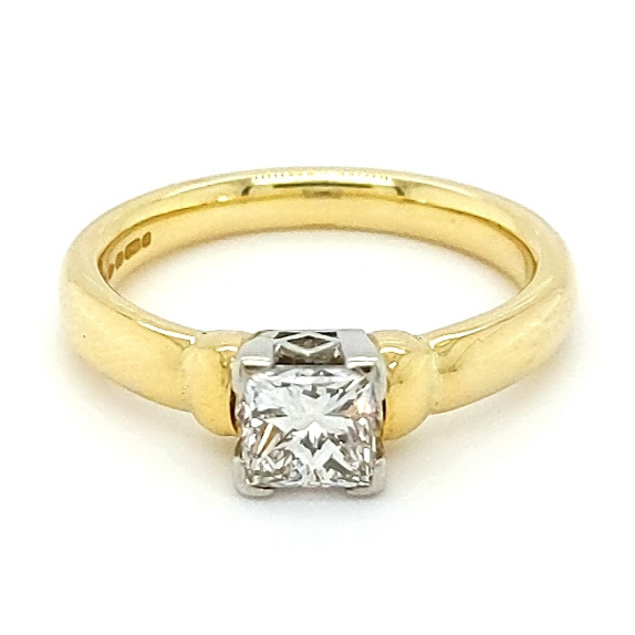 Pre Loved 18ct Gold Princess Cut Diamond Ring