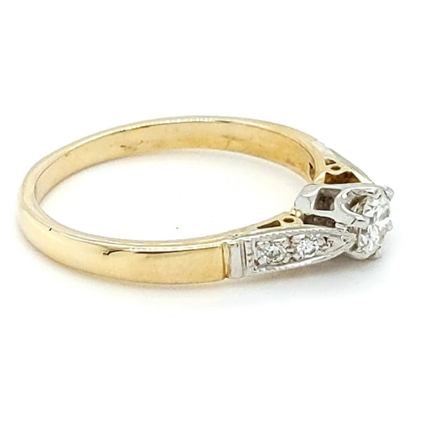 Pre Loved 9ct Gold Diamond Ring with Diamond Set Shoulders