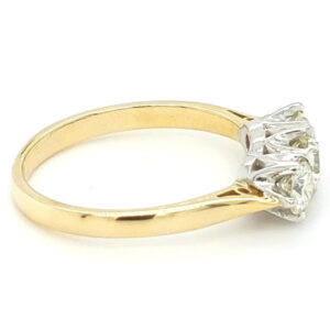 Preloved 18ct Yellow Gold 3 Stone Diamond Ring