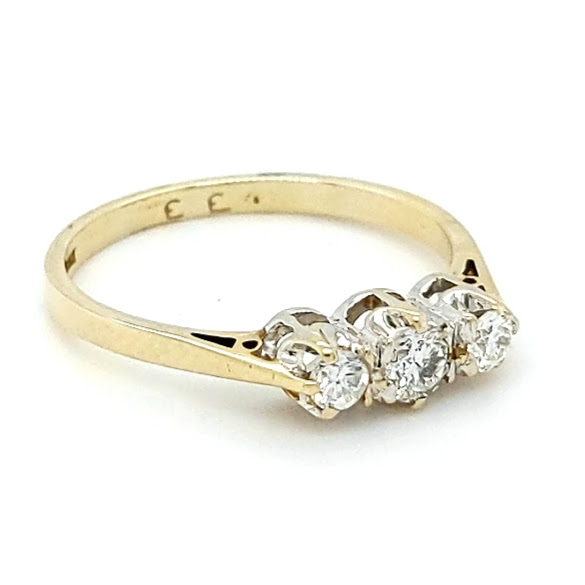 Pre Loved 9ct Gold 3 Stone Diamond Ring